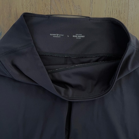 Old Navy Powersoft Bike Short 6 inch Women Large Black - Picture 5 of 5